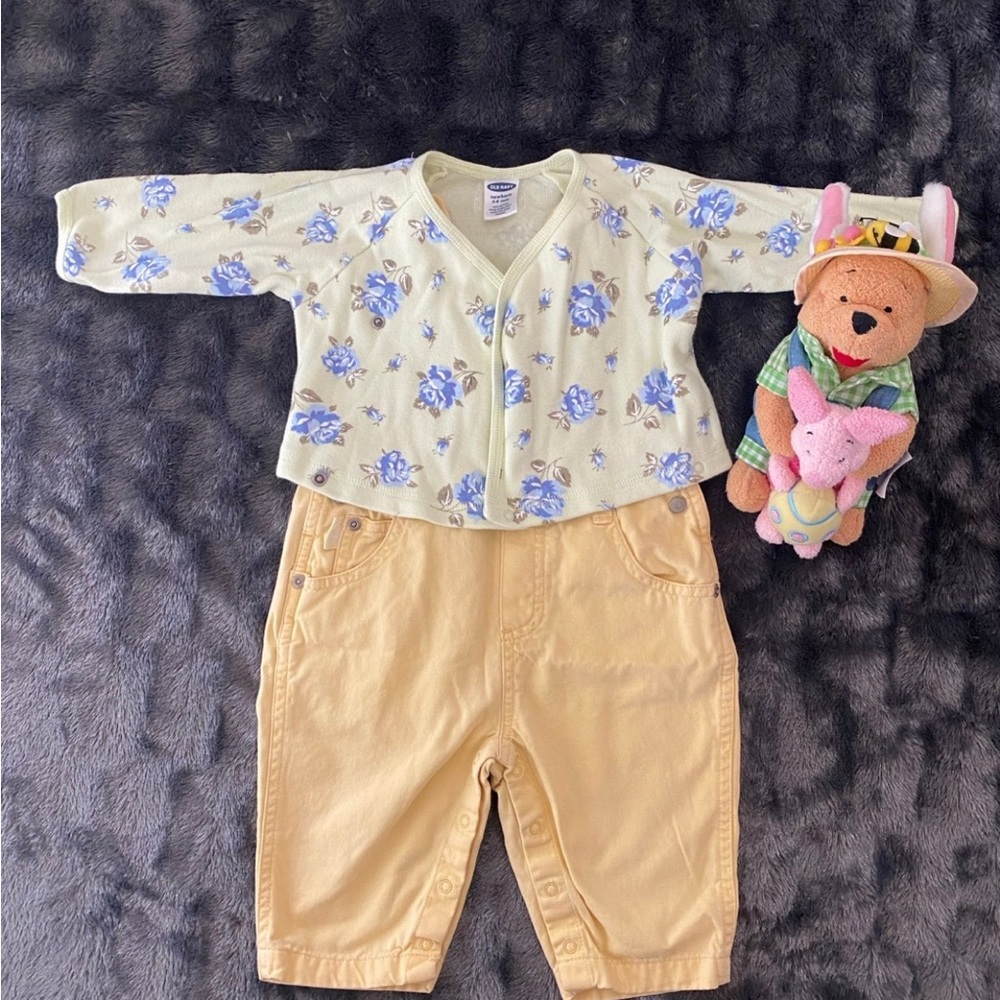 Bundle of 4 pcs cute baby girls clothing (Gap baby & Old Naby Baby) - Picture 10 of 12